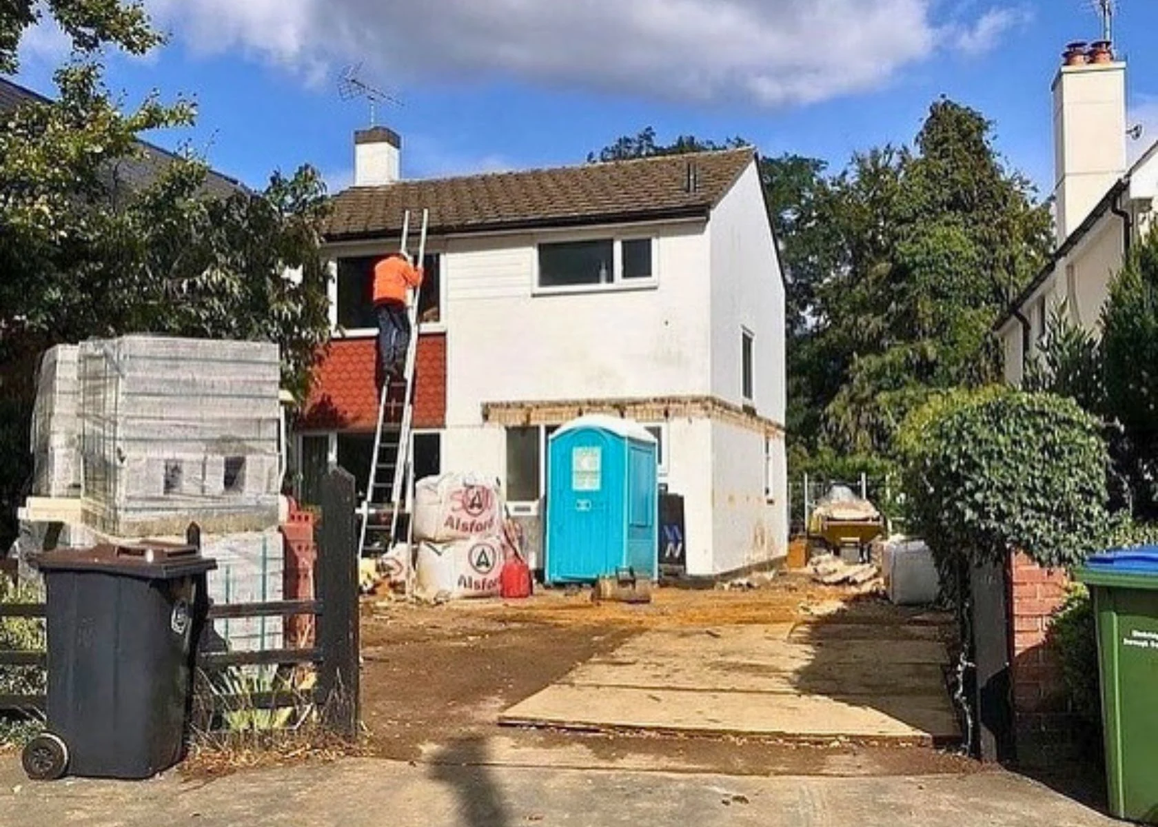 Walton-on-Thames: Early works, before the new upper structure and roof were complete.